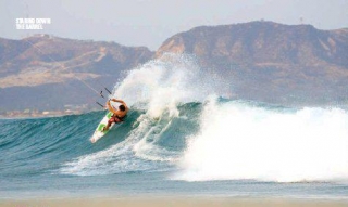  Cerf-volant avec vagues 